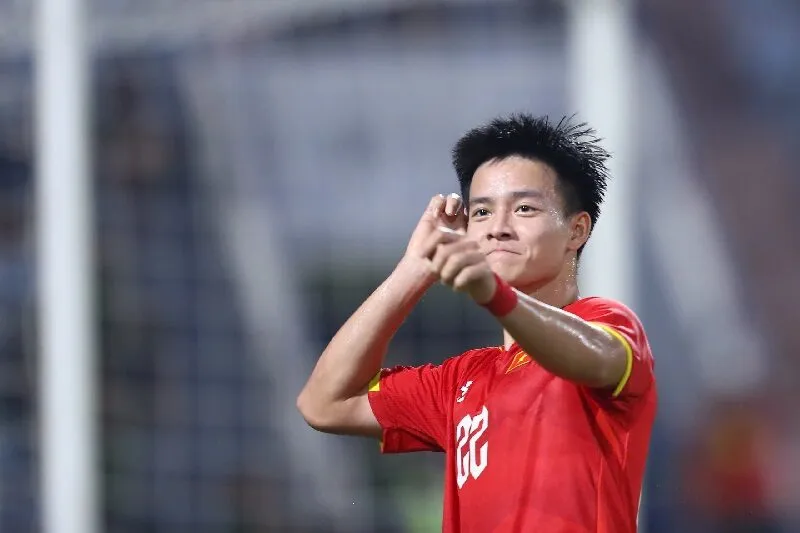 Thanh Nhàn làm nen chiến tích khi đá tung lưới tuyển Thái trong hiệp phụ